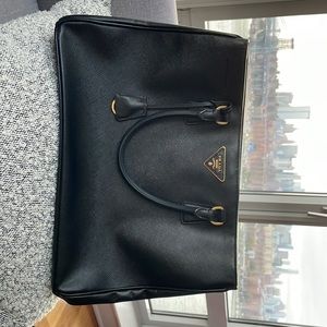 Prada saffiano bag in a good condition